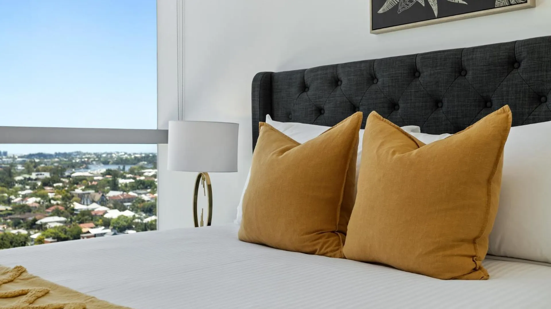 Executive 2-Bed With Stadium View, Great Amenities Brisbane Australia