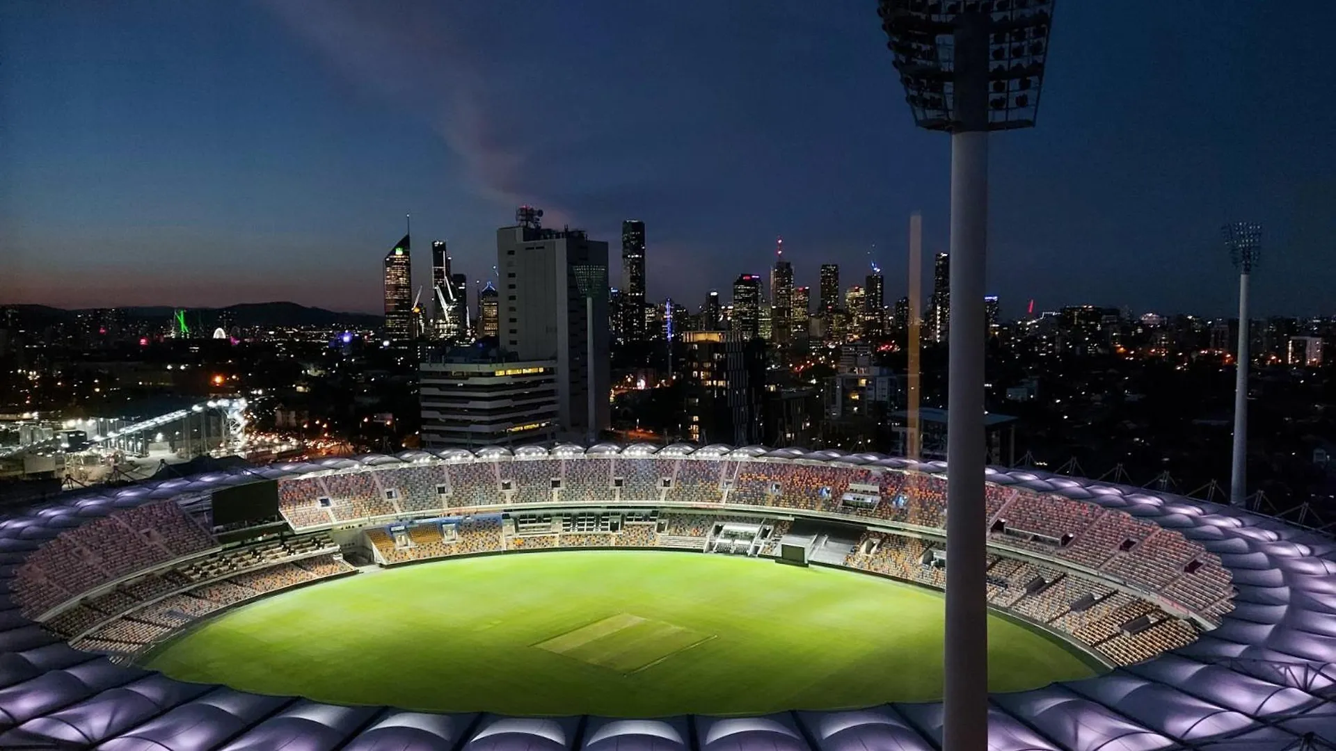 Executive 2-Bed With Stadium View, Great Amenities Brisbane Apartment